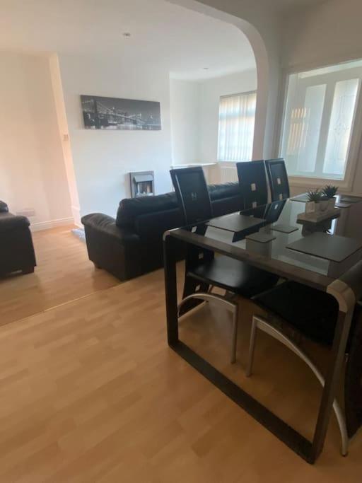Modern Two Bed House Close To City Centre Белфаст Экстерьер фото